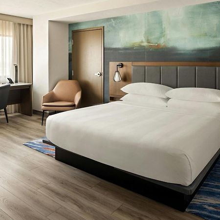 Oshkosh Marriott Waterfront Hotel & Convention Center Dış mekan fotoğraf