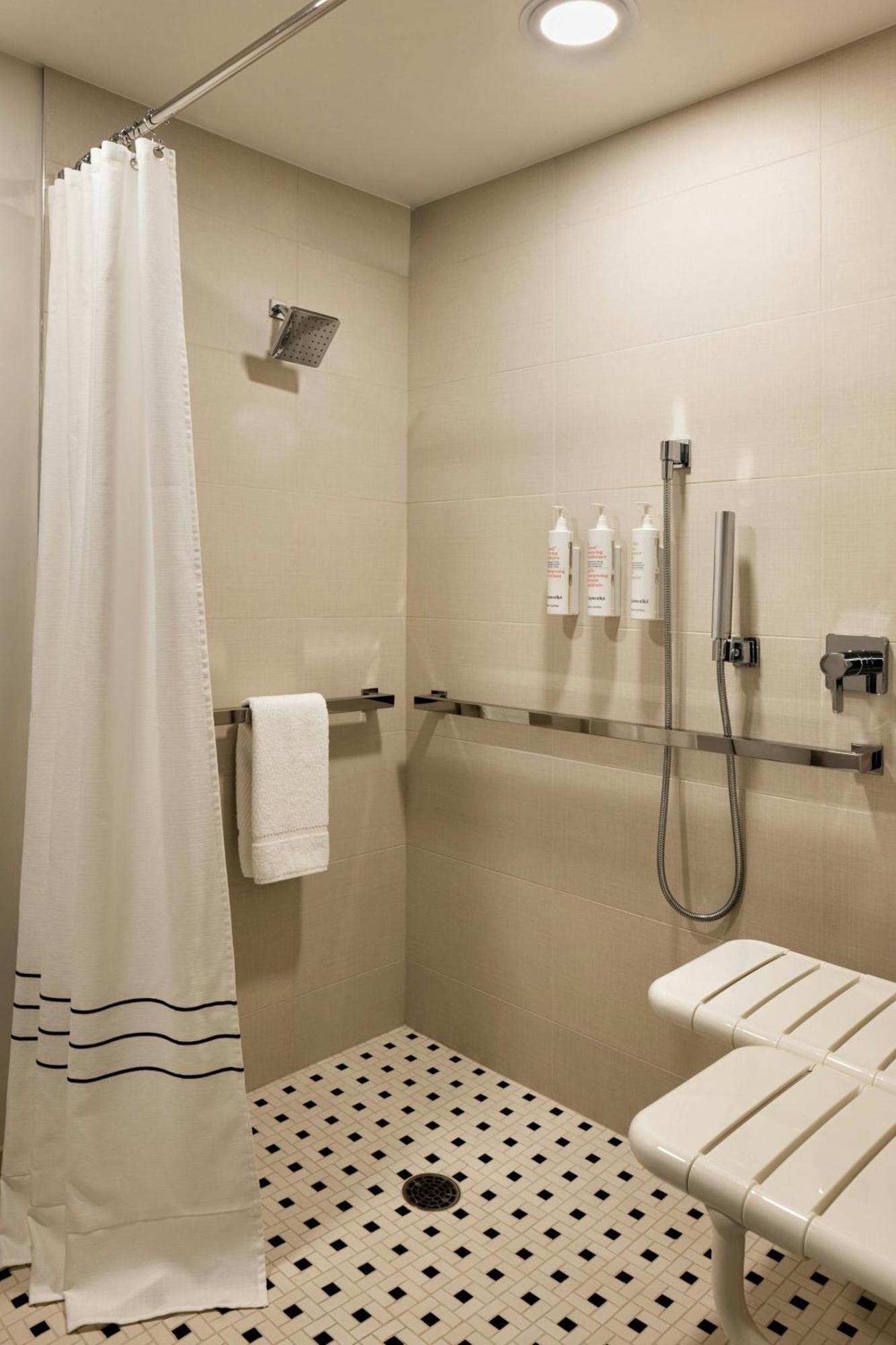 Oshkosh Marriott Waterfront Hotel & Convention Center Dış mekan fotoğraf