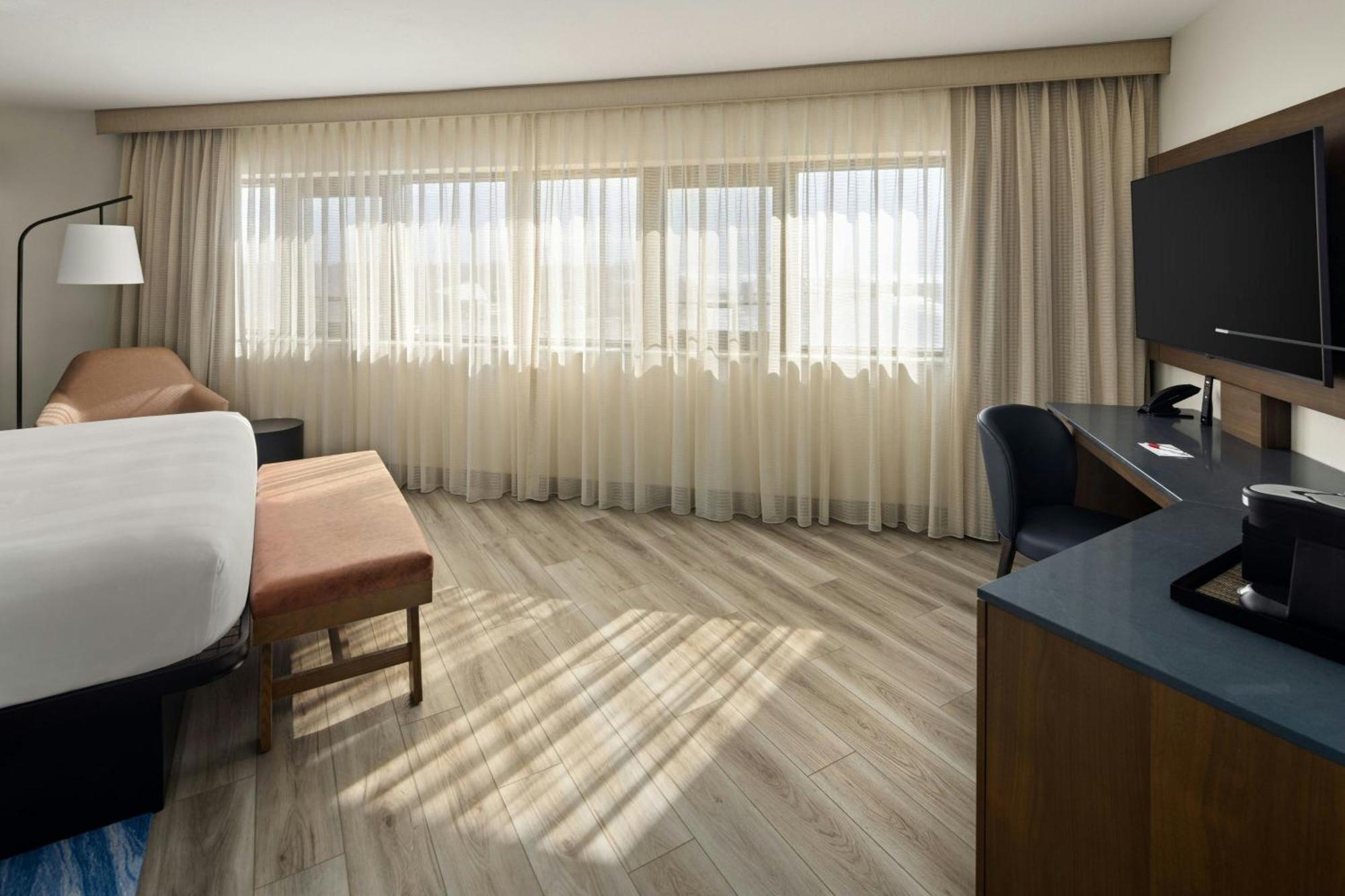 Oshkosh Marriott Waterfront Hotel & Convention Center Dış mekan fotoğraf