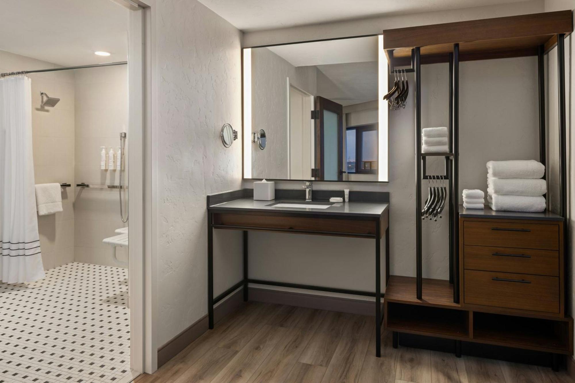 Oshkosh Marriott Waterfront Hotel & Convention Center Dış mekan fotoğraf