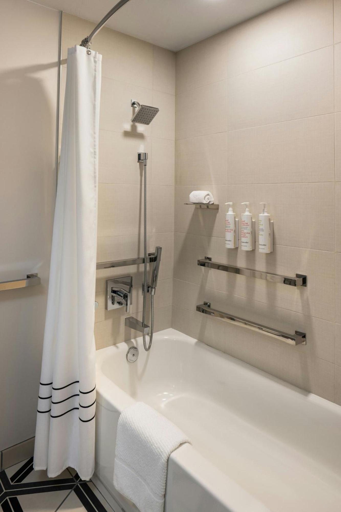 Oshkosh Marriott Waterfront Hotel & Convention Center Dış mekan fotoğraf